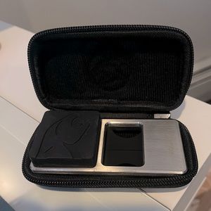 Pool enthusiasts cue stick holder holds 4 with leather case men or women. New